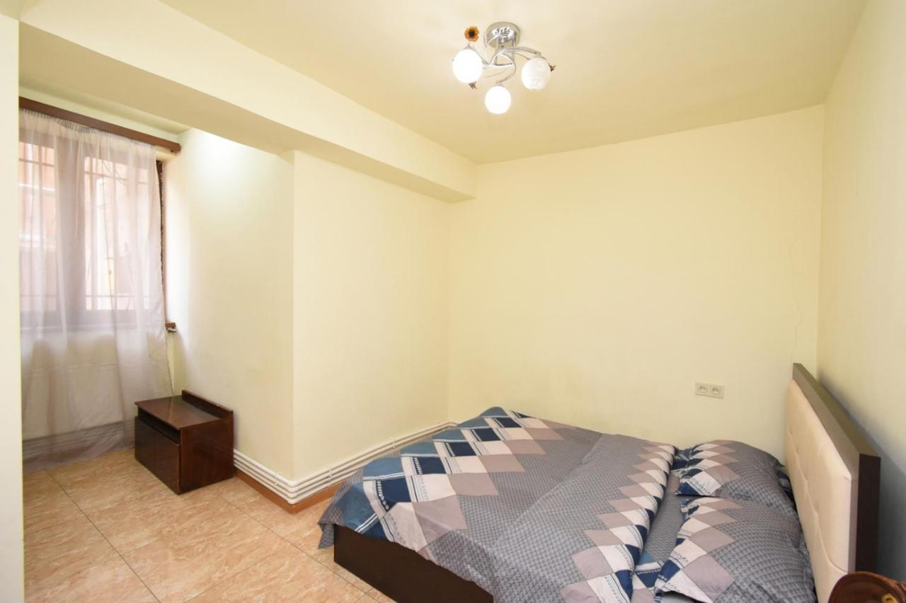 A&X Hostel And Tours Yerevan Bagian luar foto