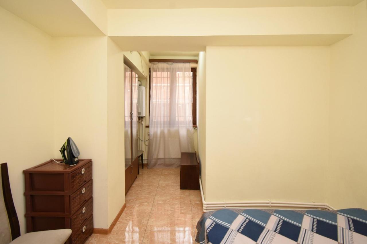 A&X Hostel And Tours Yerevan Bagian luar foto