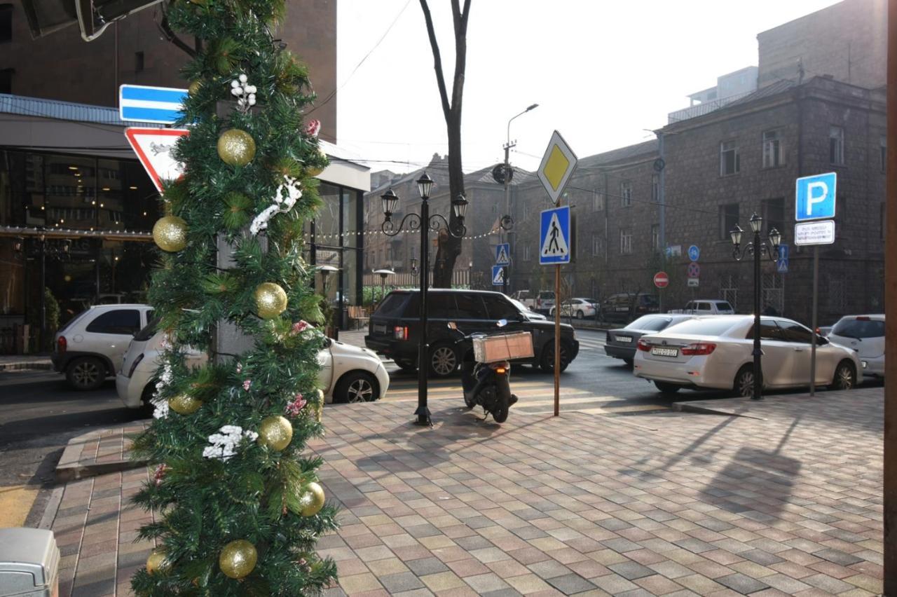 A&X Hostel And Tours Yerevan Bagian luar foto