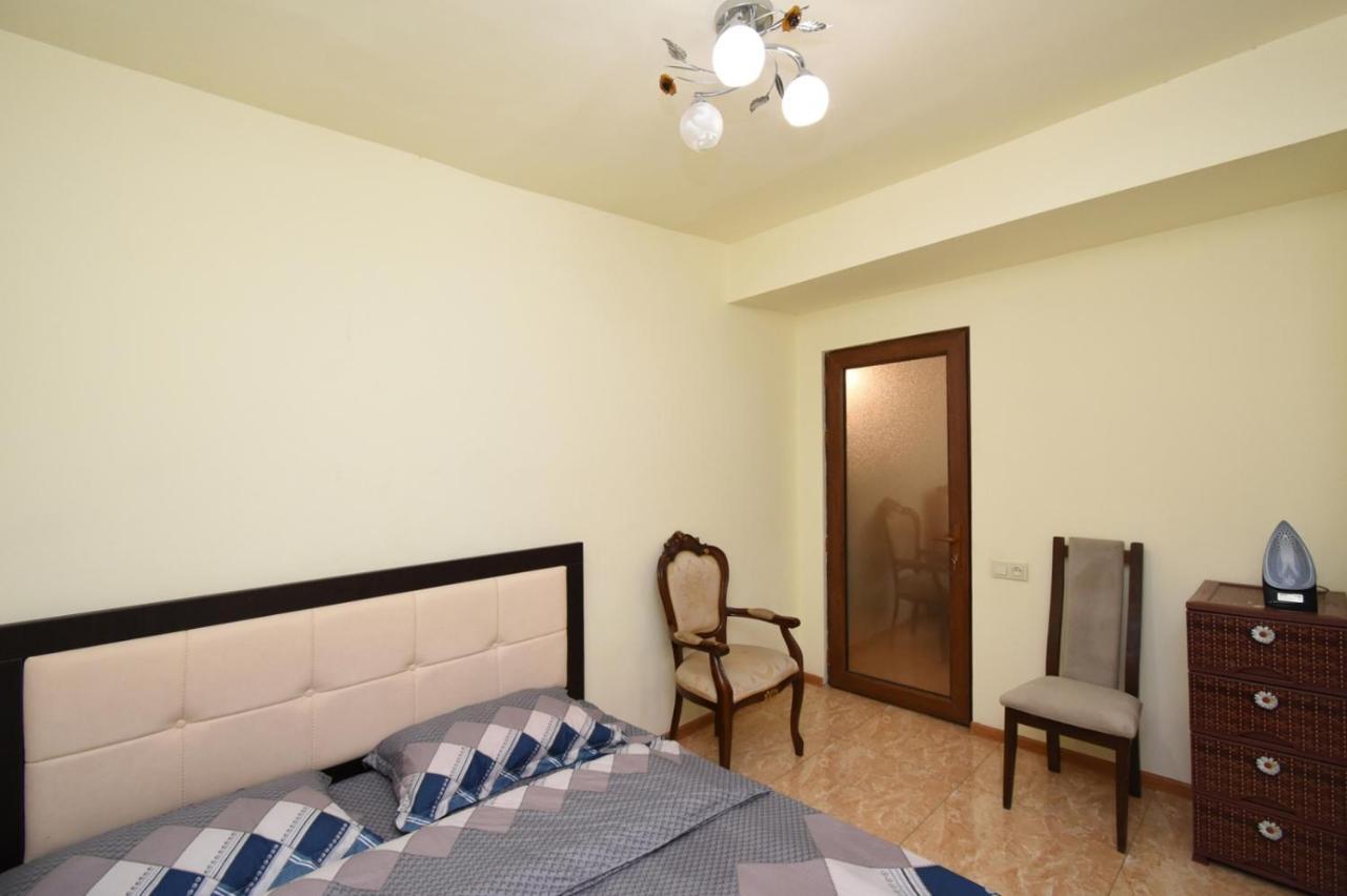 A&X Hostel And Tours Yerevan Bagian luar foto