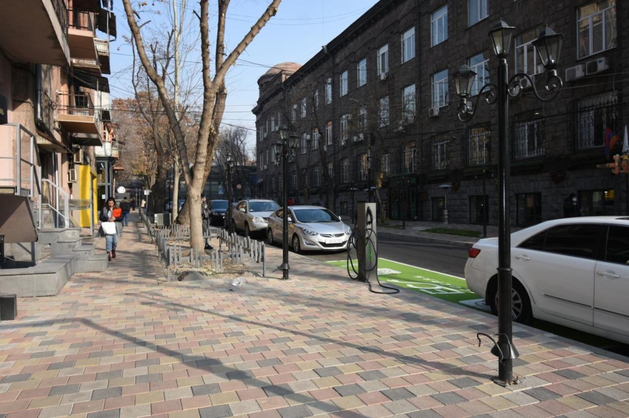A&X Hostel And Tours Yerevan Bagian luar foto