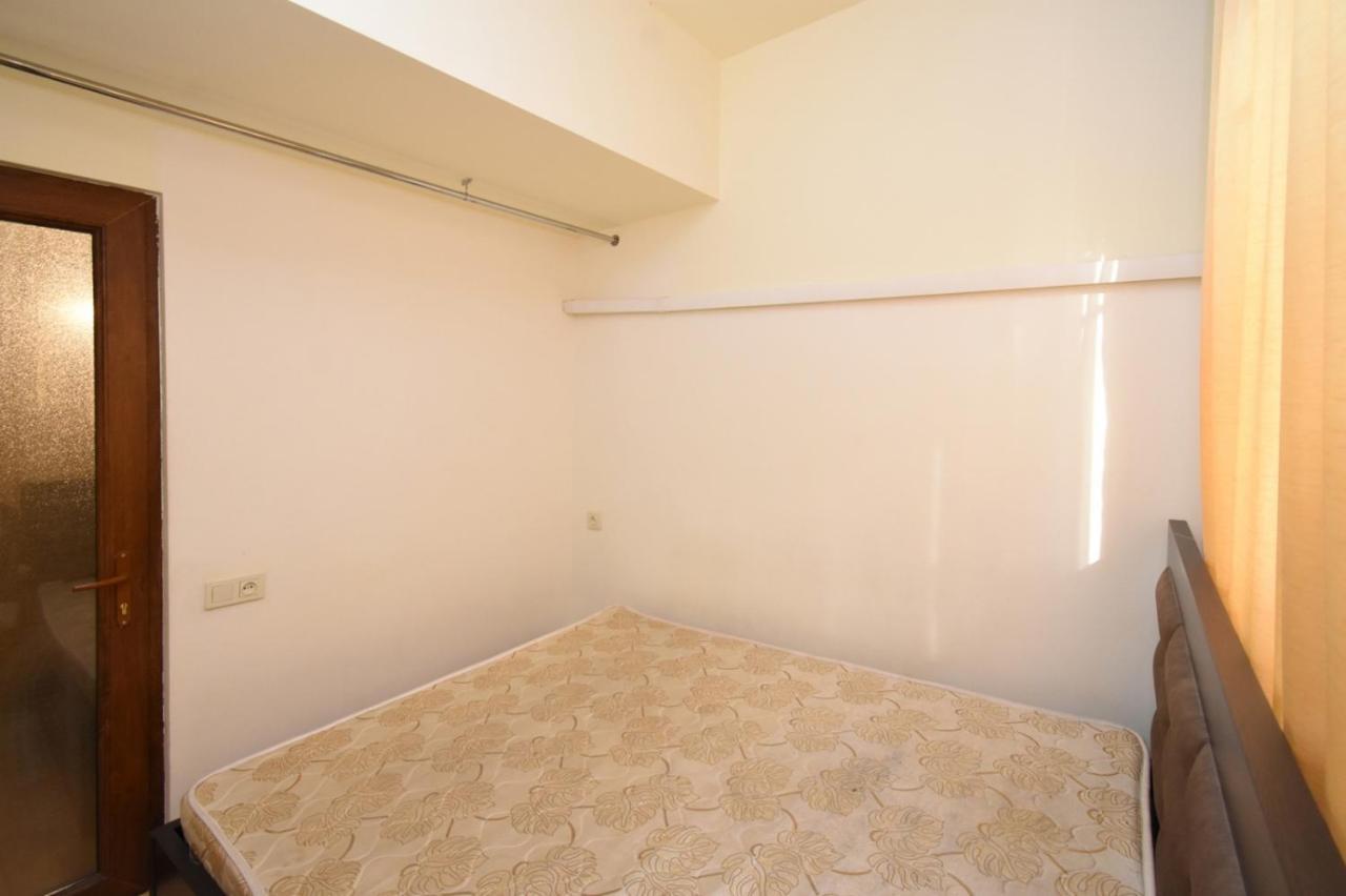 A&X Hostel And Tours Yerevan Bagian luar foto