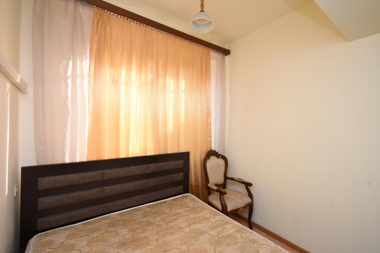 A&X Hostel And Tours Yerevan Bagian luar foto
