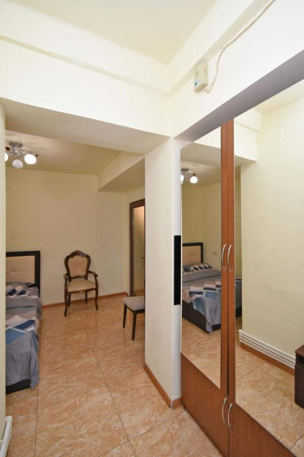 A&X Hostel And Tours Yerevan Bagian luar foto