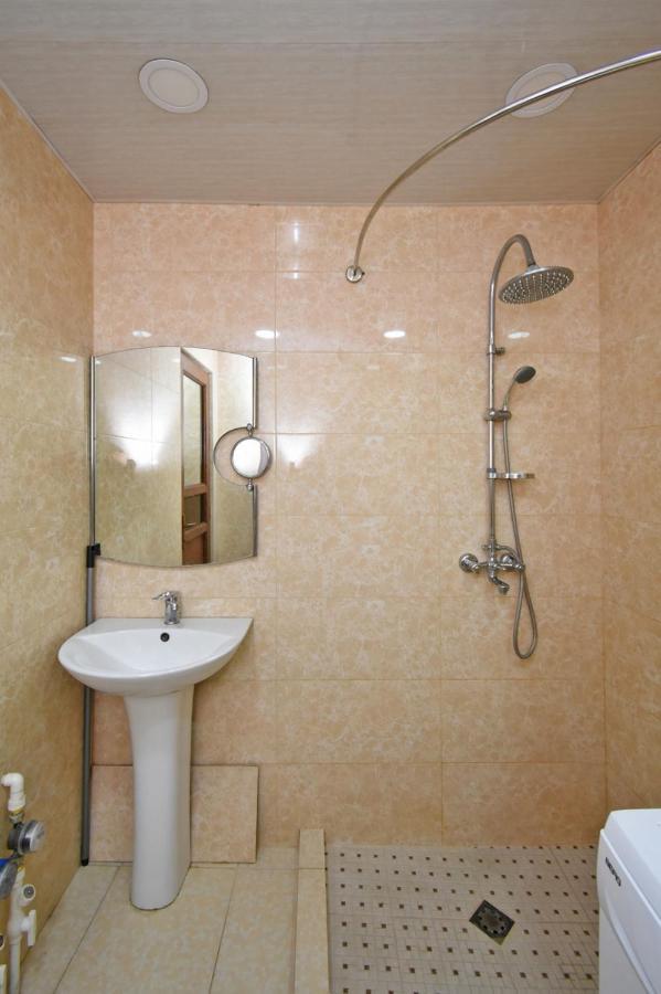 A&X Hostel And Tours Yerevan Bagian luar foto