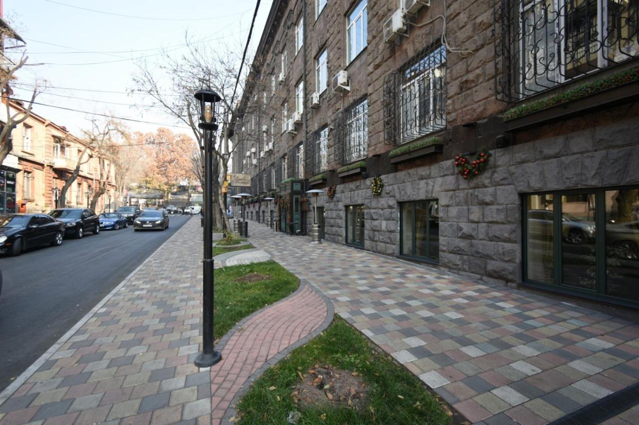 A&X Hostel And Tours Yerevan Bagian luar foto