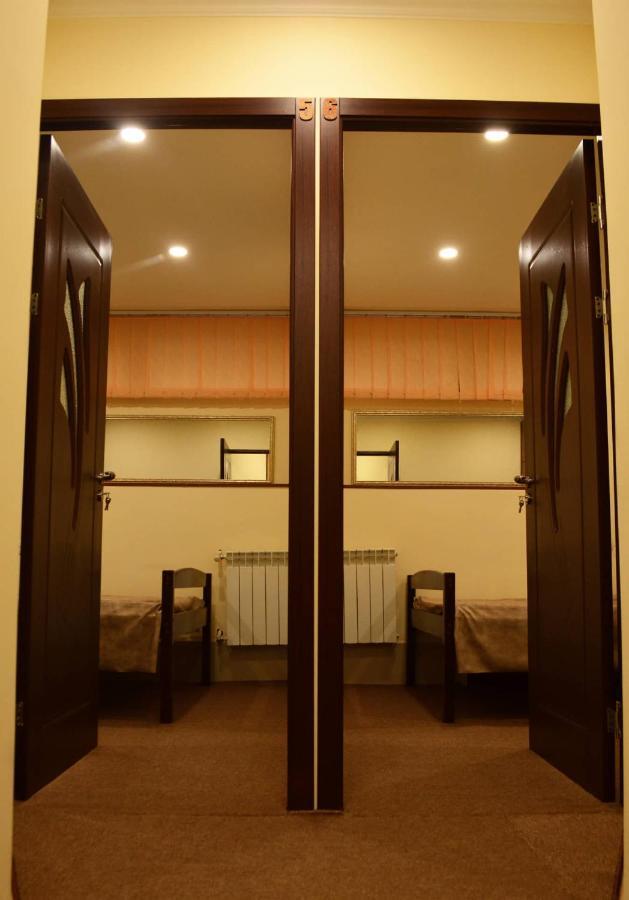 A&X Hostel And Tours Yerevan Bagian luar foto