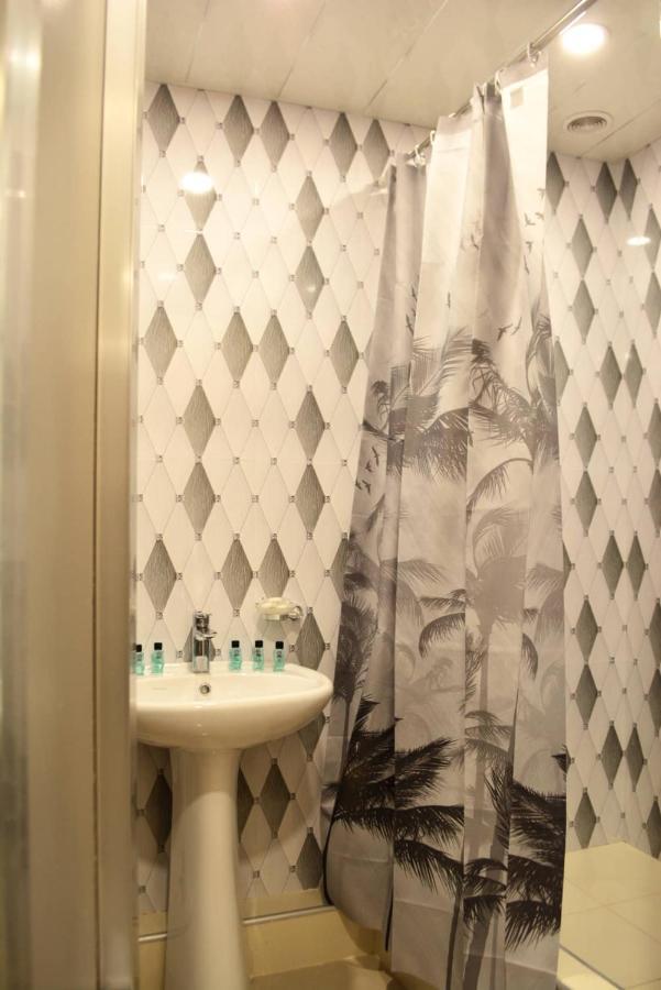 A&X Hostel And Tours Yerevan Bagian luar foto