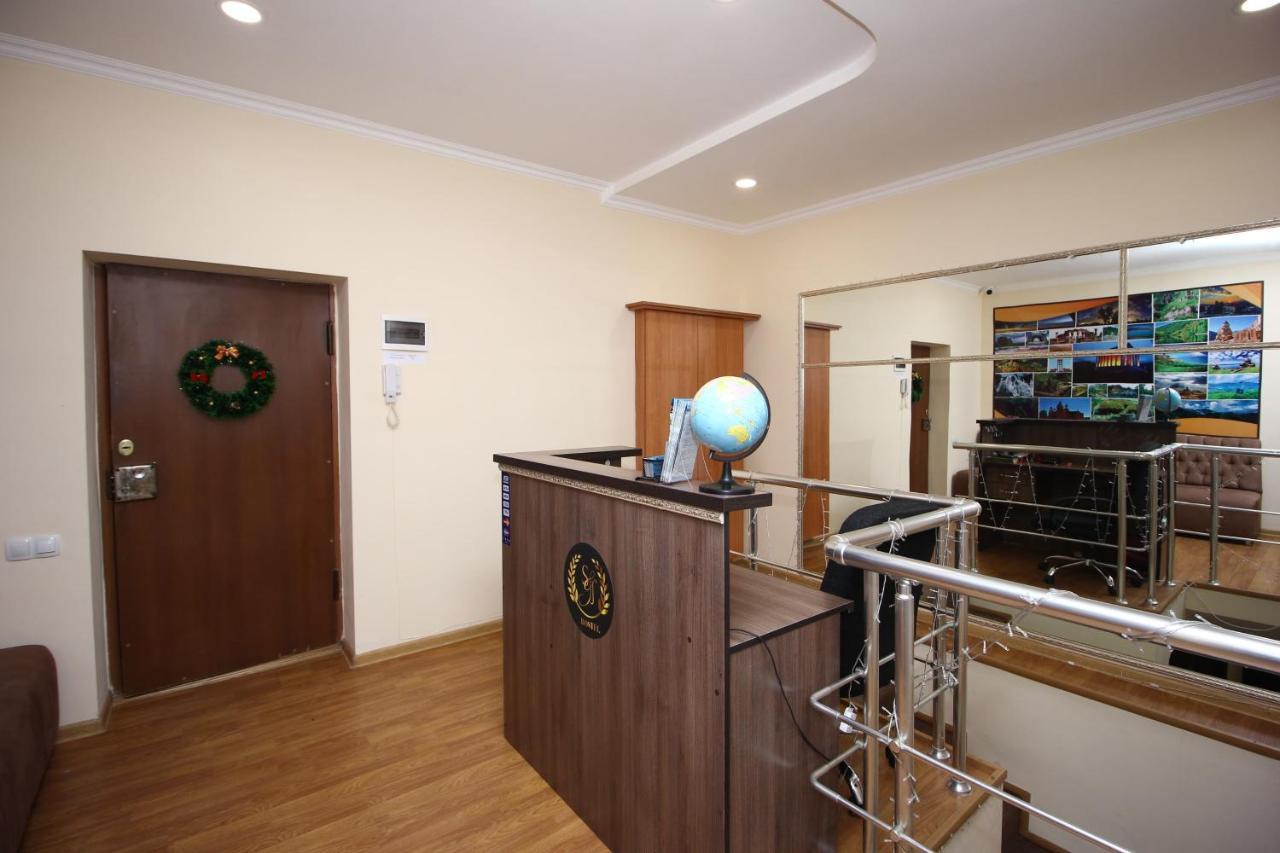 A&X Hostel And Tours Yerevan Bagian luar foto
