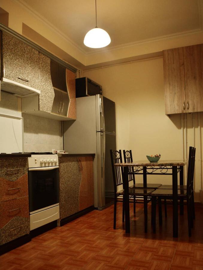 A&X Hostel And Tours Yerevan Bagian luar foto