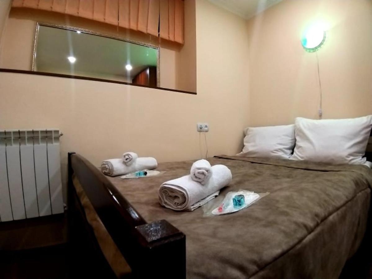 A&X Hostel And Tours Yerevan Bagian luar foto