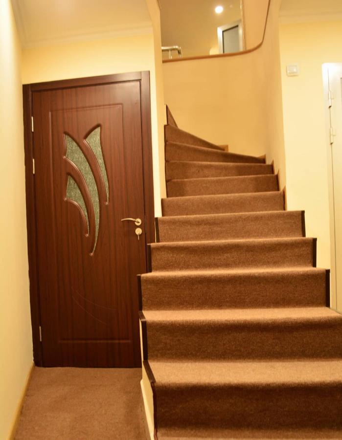 A&X Hostel And Tours Yerevan Bagian luar foto